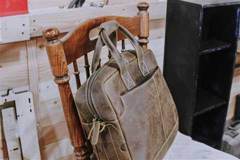 The Organizational Marvel: How Leather Messenger Bags Support Organization